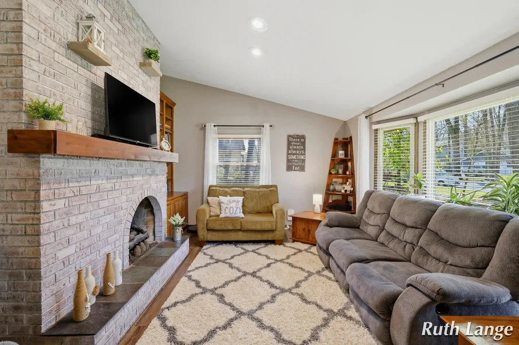 4738 Cranwood Avenue SW Wyoming City MI 49509