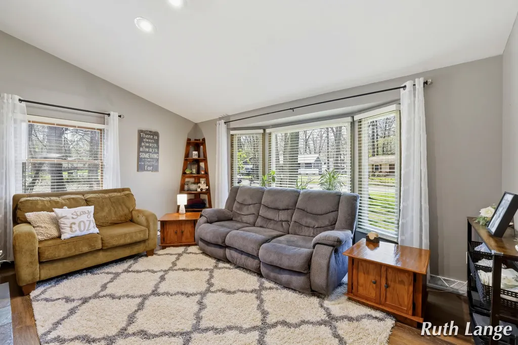 4738 Cranwood Avenue SW Wyoming City MI 49509