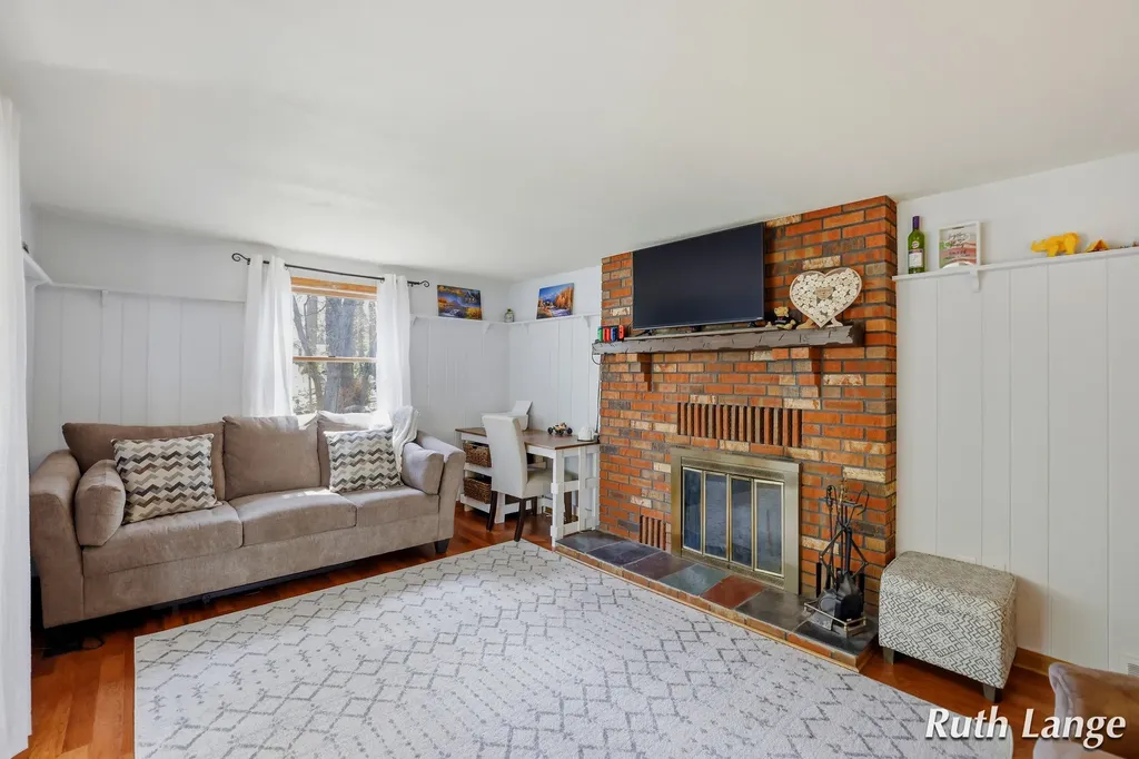 4738 Cranwood Avenue SW Wyoming City MI 49509