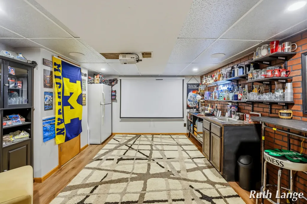 4738 Cranwood Avenue SW Wyoming City MI 49509