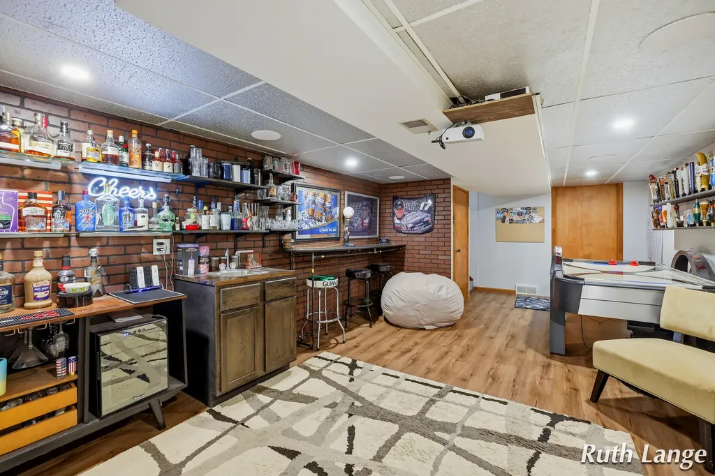 4738 Cranwood Avenue SW Wyoming City MI 49509