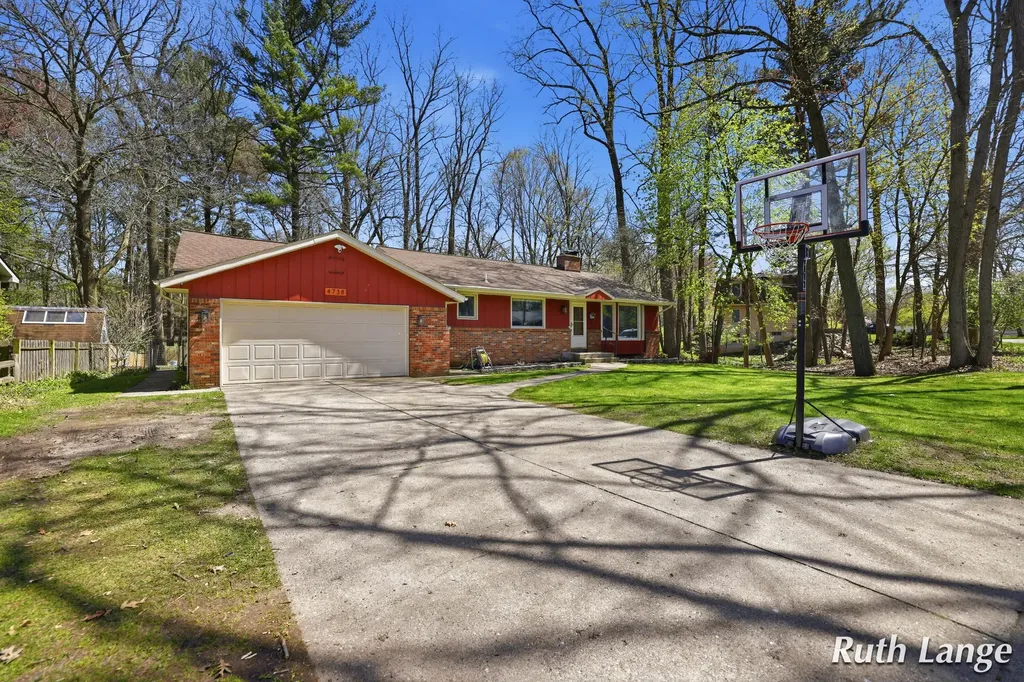 4738 Cranwood Avenue SW Wyoming City MI 49509