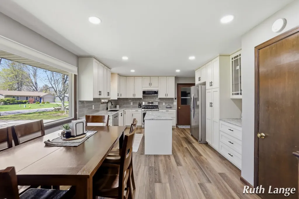 4738 Cranwood Avenue SW Wyoming City MI 49509