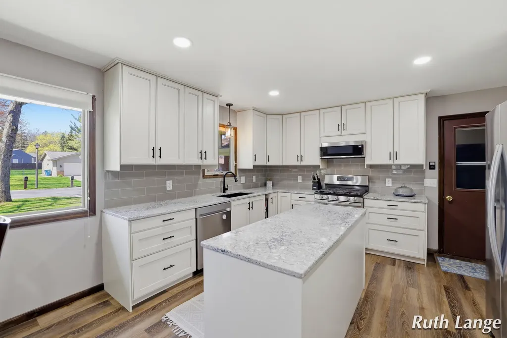 4738 Cranwood Avenue SW Wyoming City MI 49509