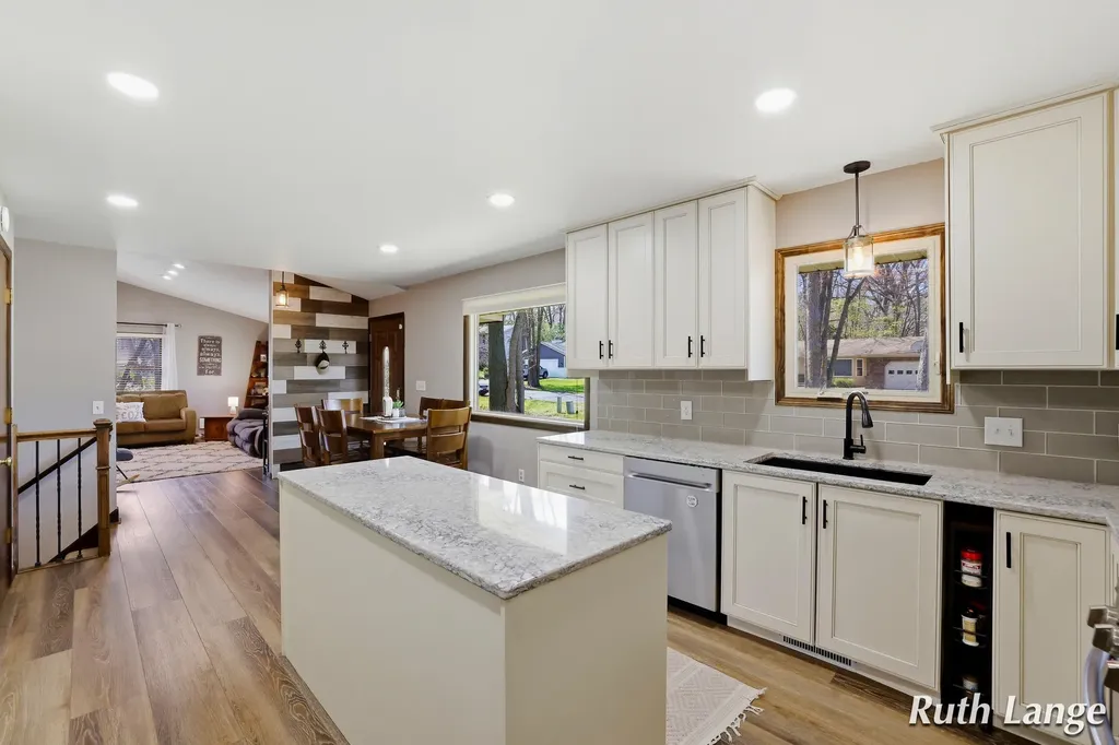 4738 Cranwood Avenue SW Wyoming City MI 49509
