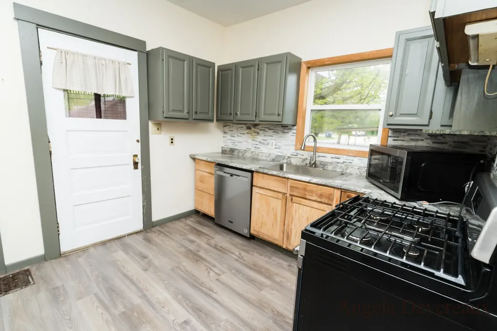 110 E Main Street Edmore Village MI 48829