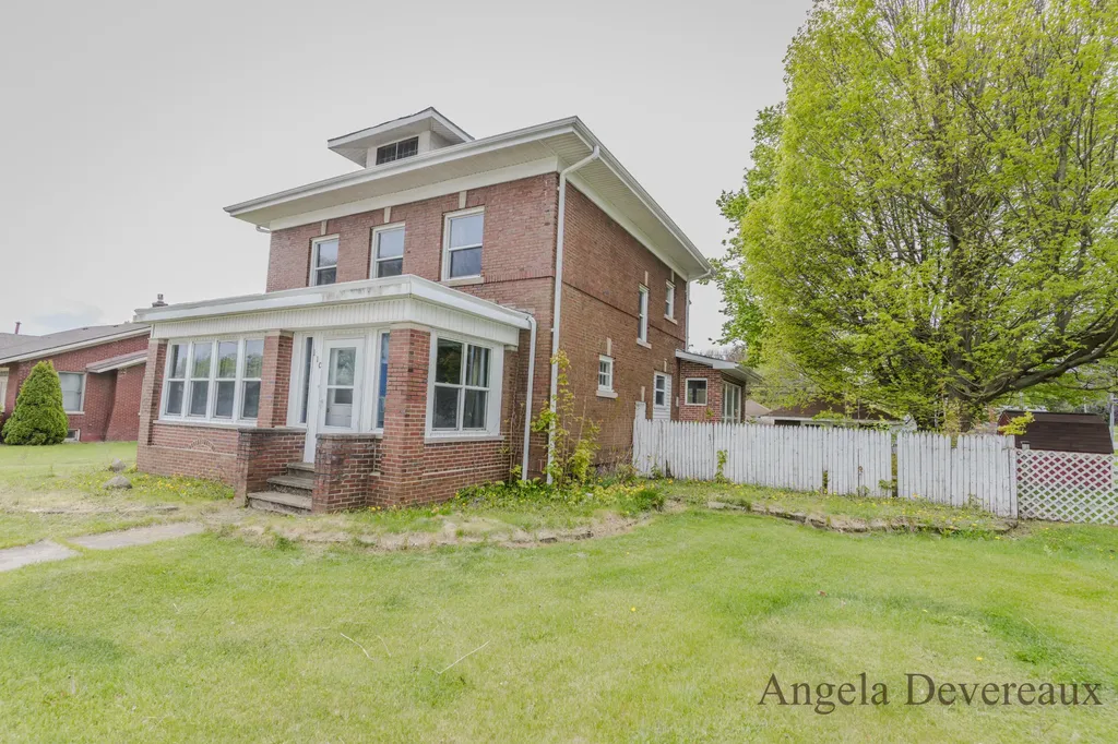 110 E Main Street Edmore Village MI 48829
