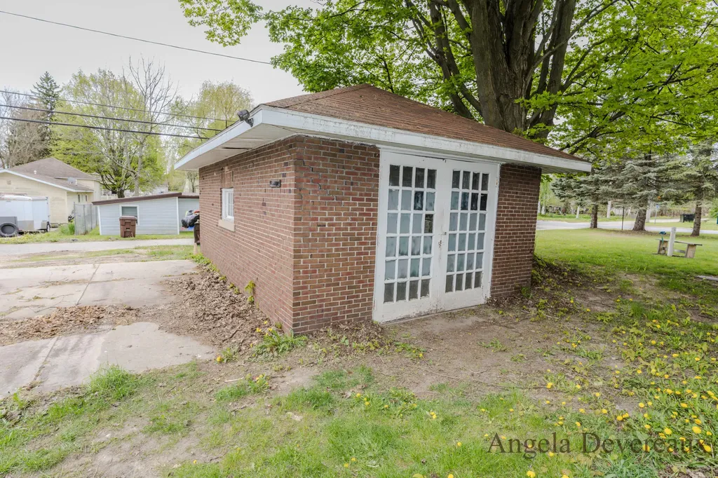 110 E Main Street Edmore Village MI 48829
