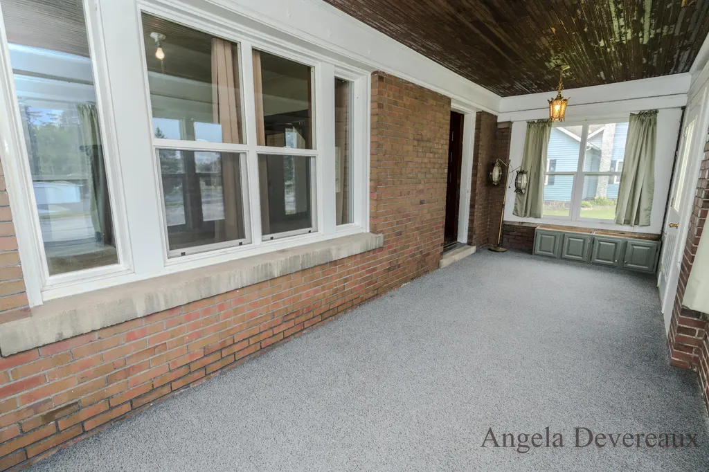110 E Main Street Edmore Village MI 48829