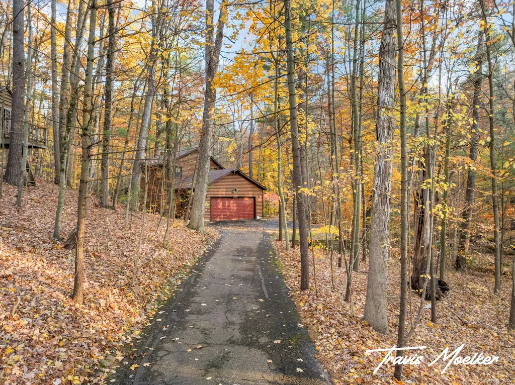 10714 Lovers Lane NW Tallmadge Charter Township MI 49534