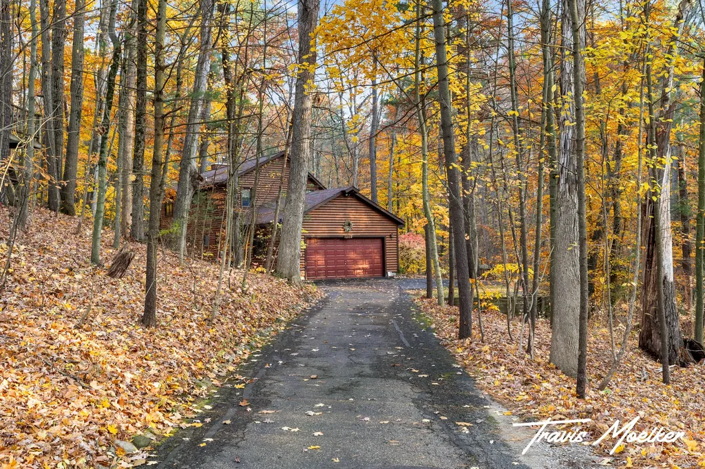 10714 Lovers Lane NW Tallmadge Charter Township MI 49534