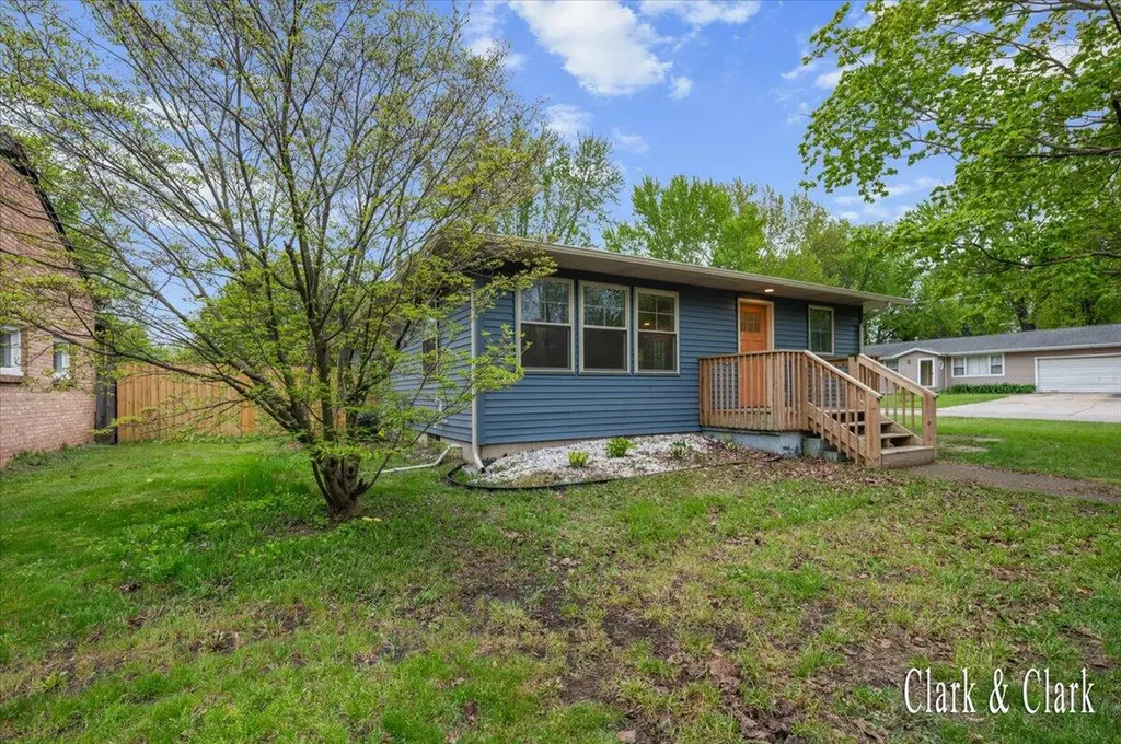 6 N Park Street NE Cedar Springs City MI 49319