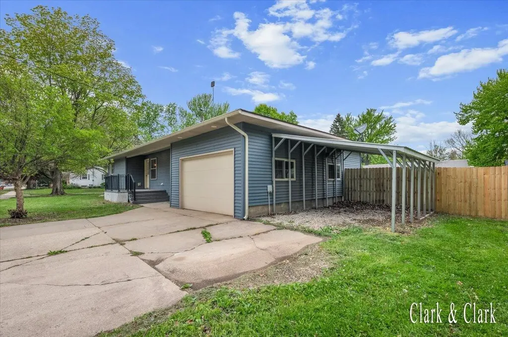 6 N Park Street NE Cedar Springs City MI 49319