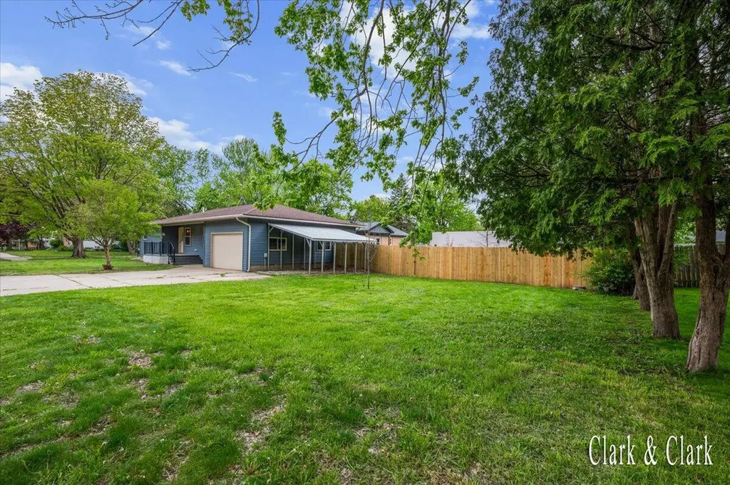 6 N Park Street NE Cedar Springs City MI 49319