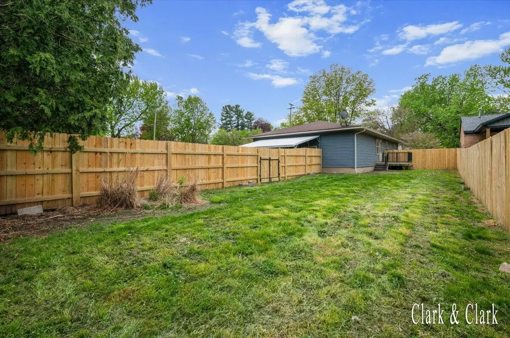 6 N Park Street NE Cedar Springs City MI 49319