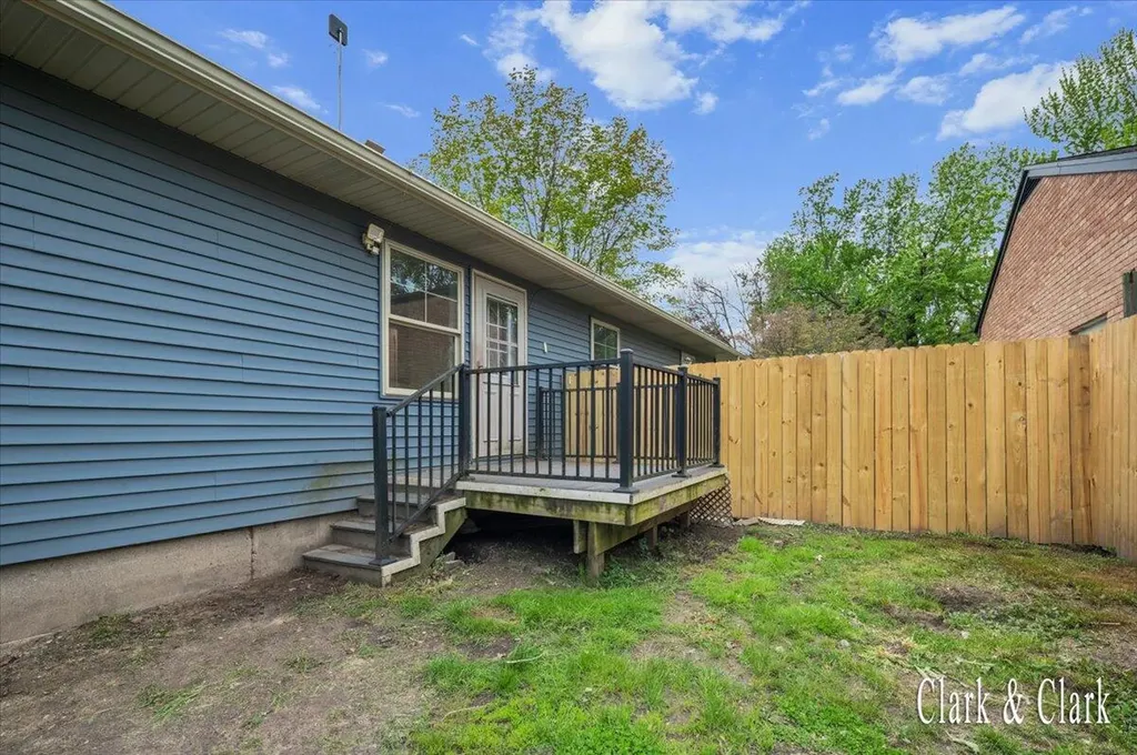 6 N Park Street NE Cedar Springs City MI 49319