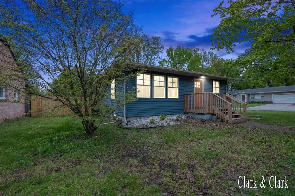 6 N Park Street NE Cedar Springs City MI 49319
