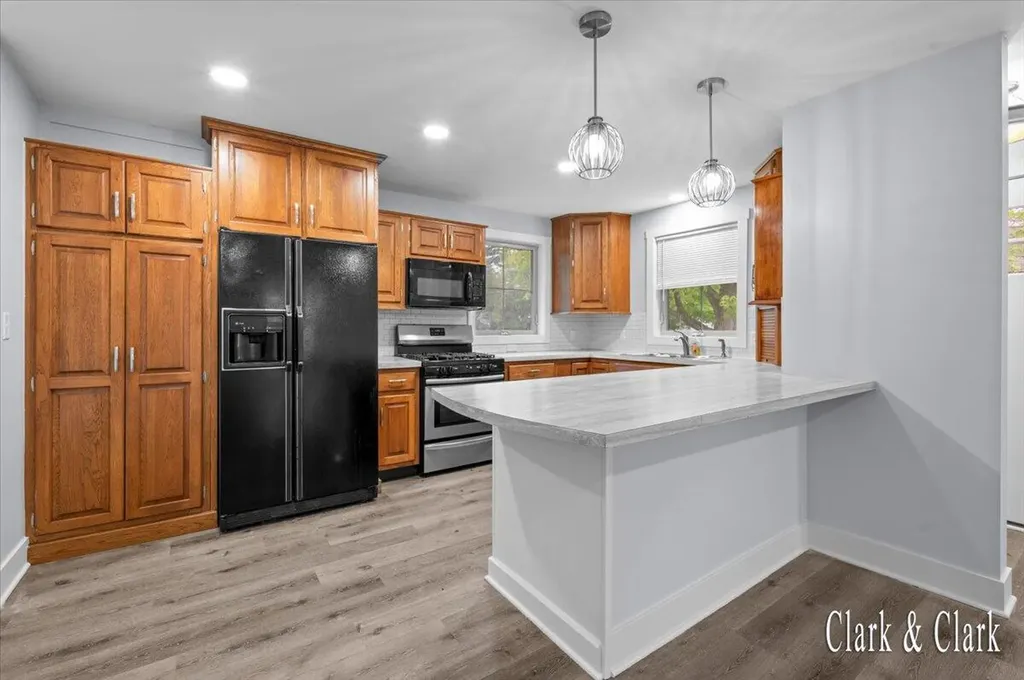 6 N Park Street NE Cedar Springs City MI 49319
