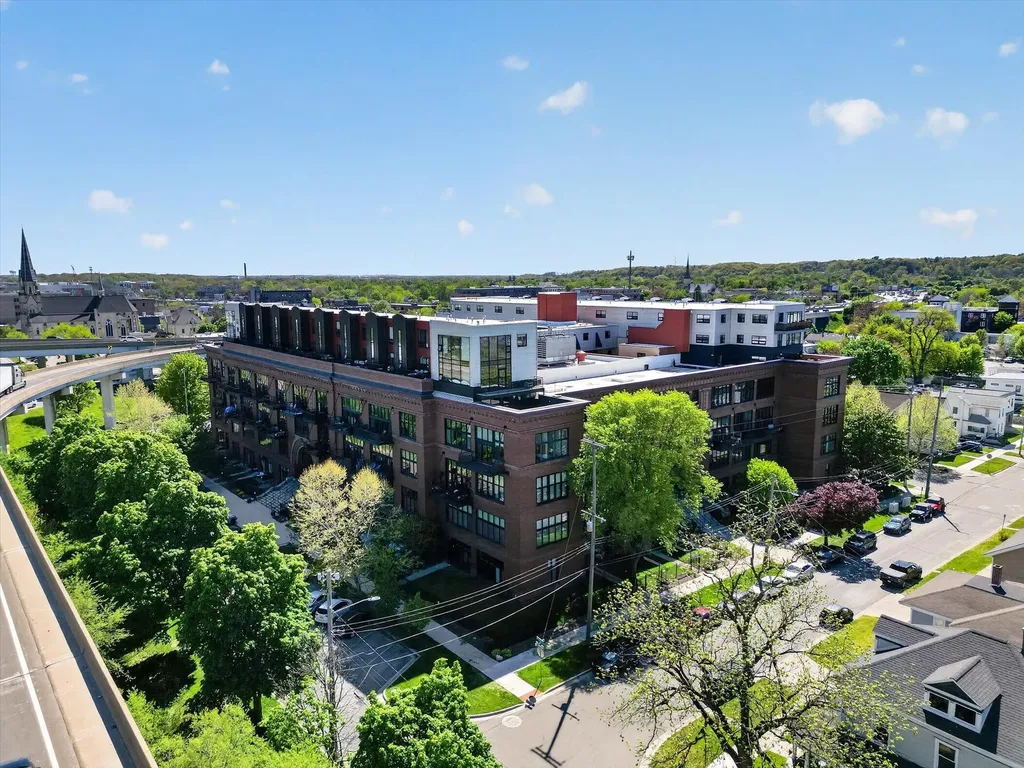 600 Broadway Avenue NW Grand Rapids City MI 49504
