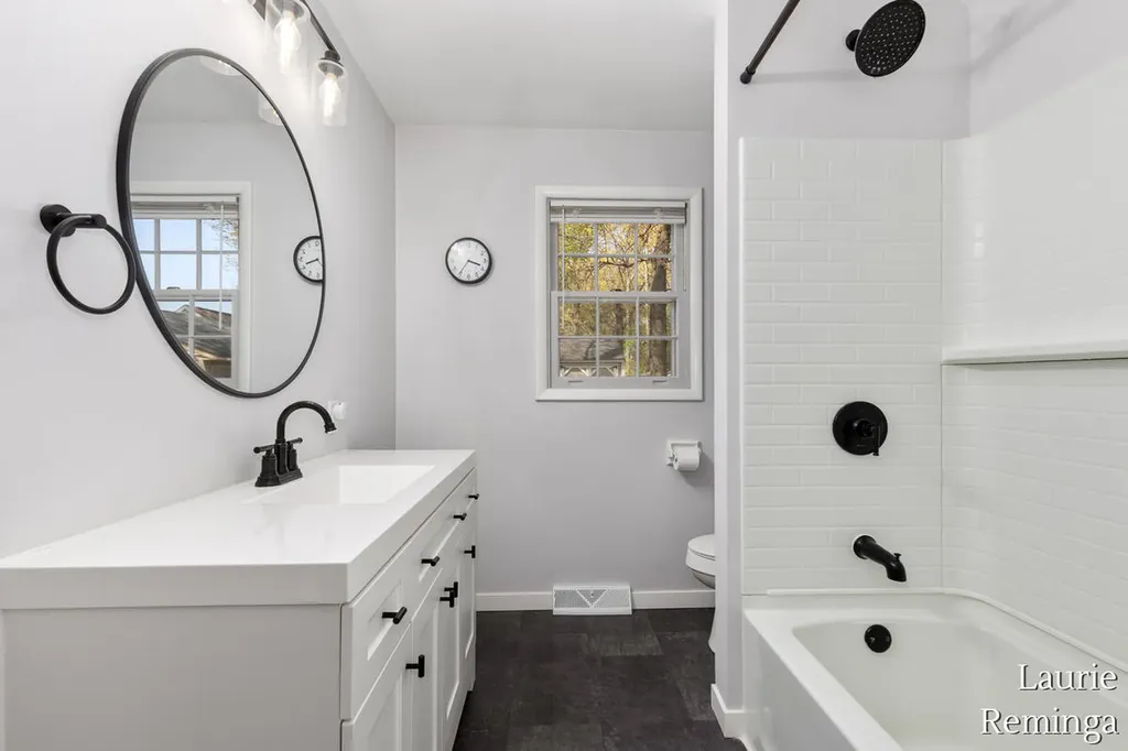 2203 Lacrosse Street SW Wyoming City MI 49519