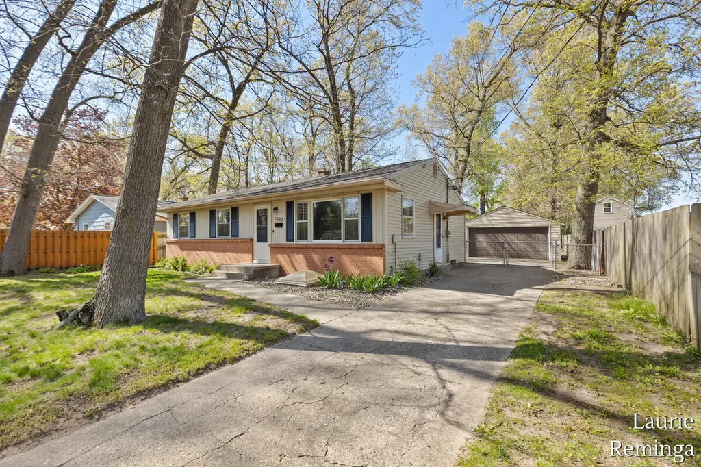 2203 Lacrosse Street SW Wyoming City MI 49519