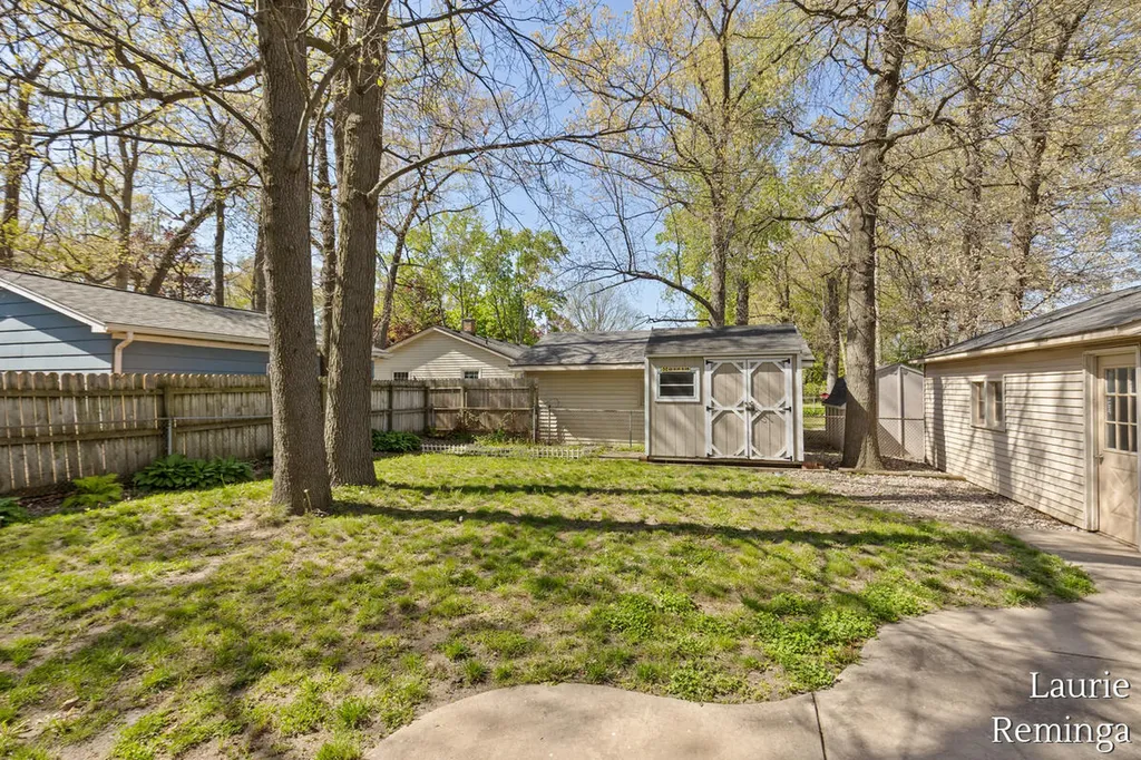2203 Lacrosse Street SW Wyoming City MI 49519