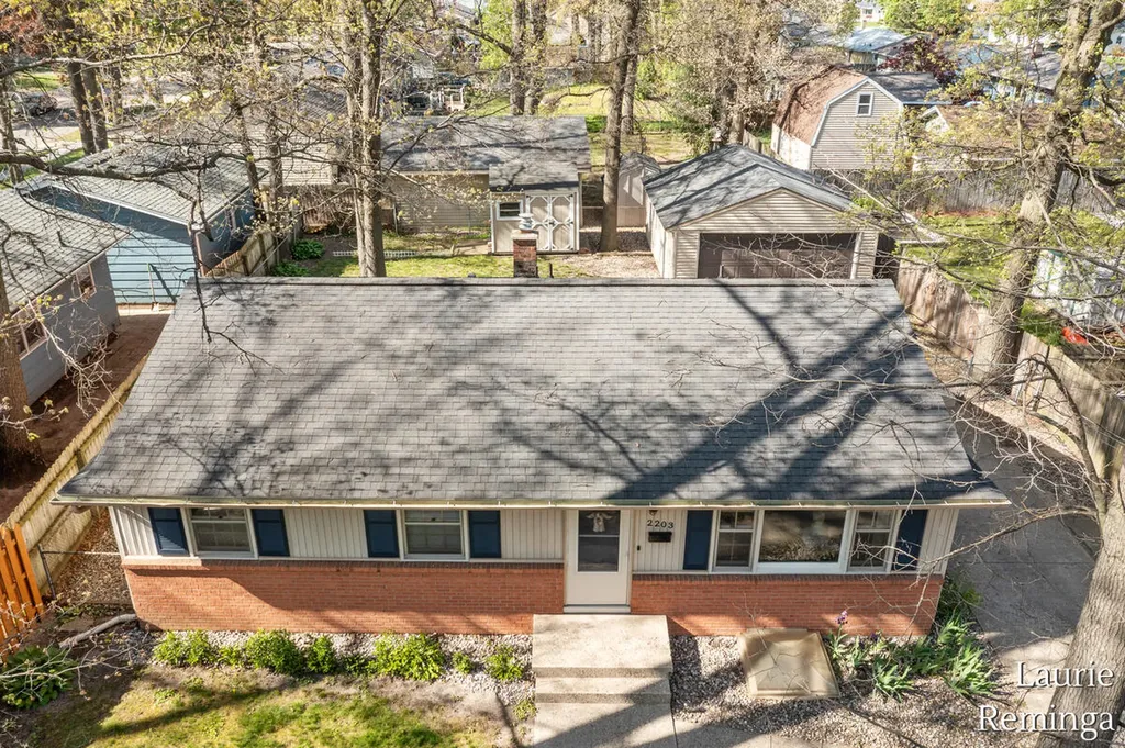 2203 Lacrosse Street SW Wyoming City MI 49519