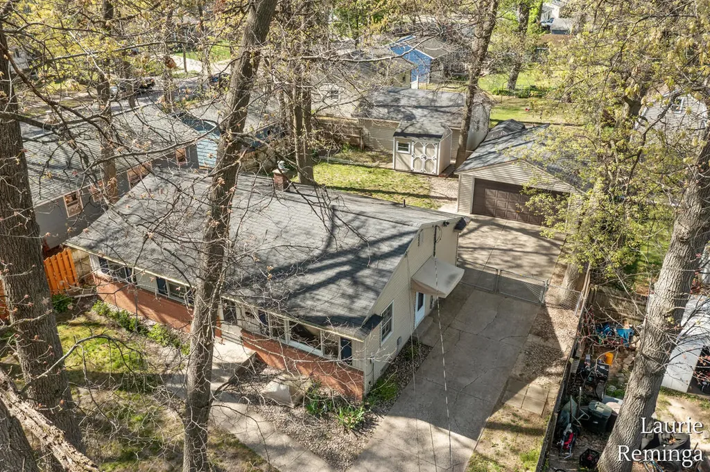 2203 Lacrosse Street SW Wyoming City MI 49519