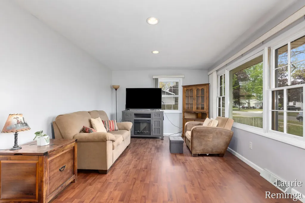 2203 Lacrosse Street SW Wyoming City MI 49519