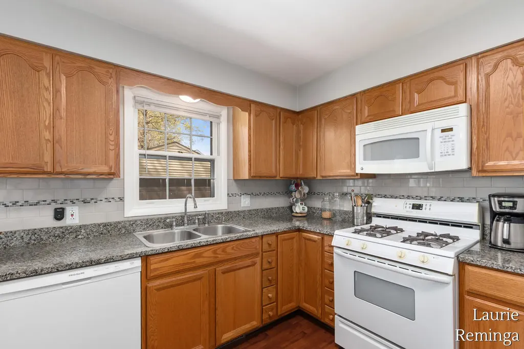 2203 Lacrosse Street SW Wyoming City MI 49519