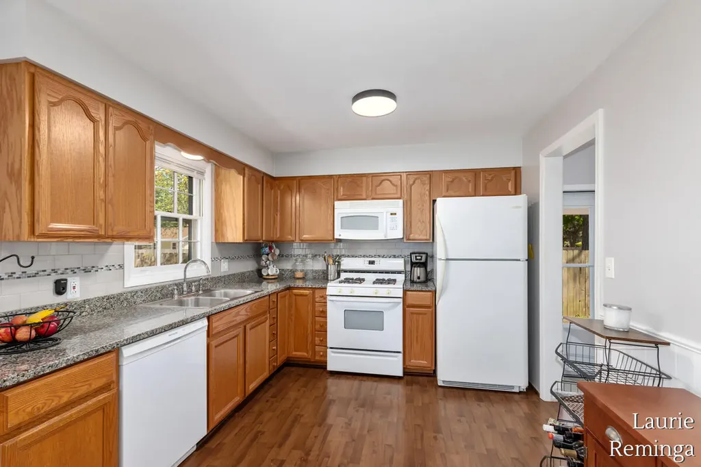 2203 Lacrosse Street SW Wyoming City MI 49519