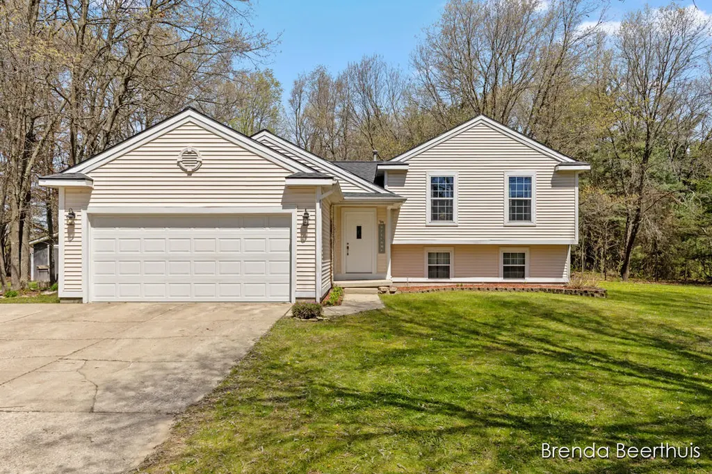 10950 Debbie Drive Eureka Township MI 48838
