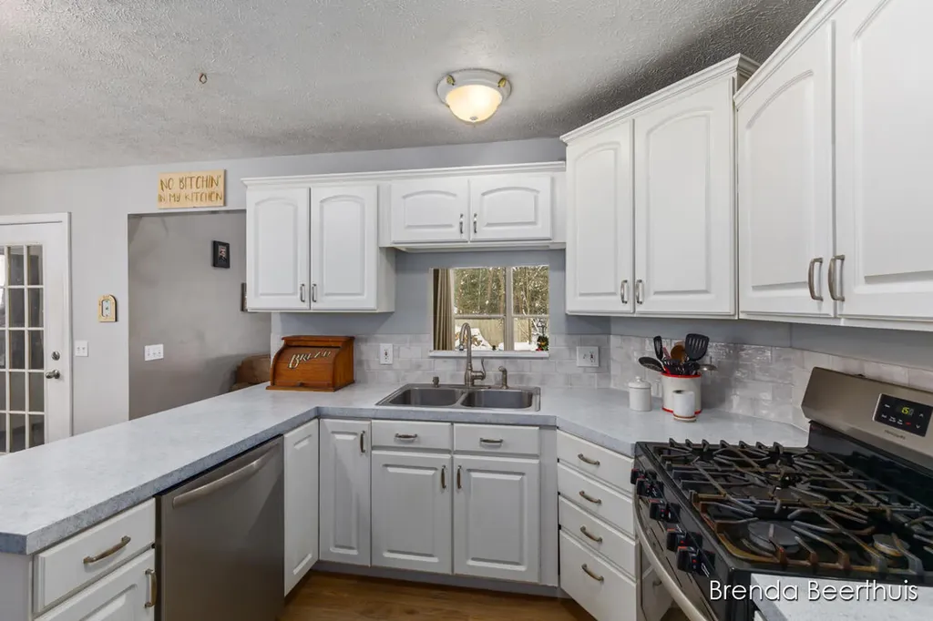 10950 Debbie Drive Eureka Township MI 48838