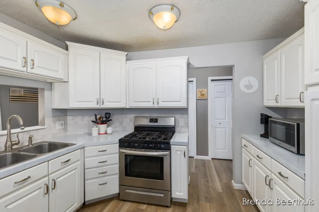 10950 Debbie Drive Eureka Township MI 48838