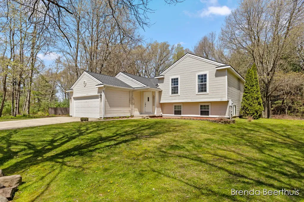 10950 Debbie Drive Eureka Township MI 48838