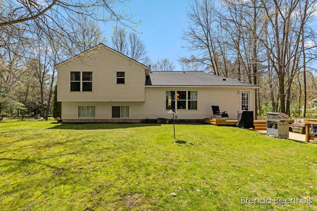 10950 Debbie Drive Eureka Township MI 48838