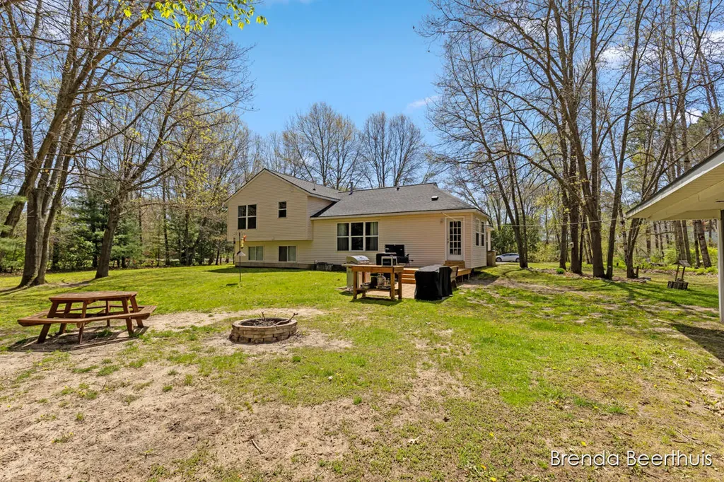 10950 Debbie Drive Eureka Township MI 48838