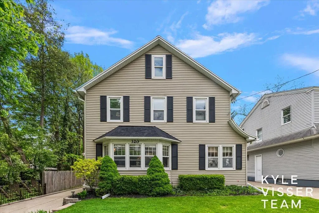 320 Gladstone Drive SE East Grand Rapids City MI 49506