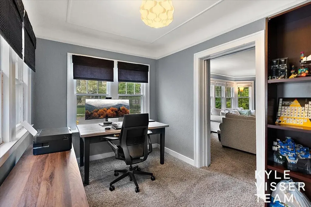 320 Gladstone Drive SE East Grand Rapids City MI 49506