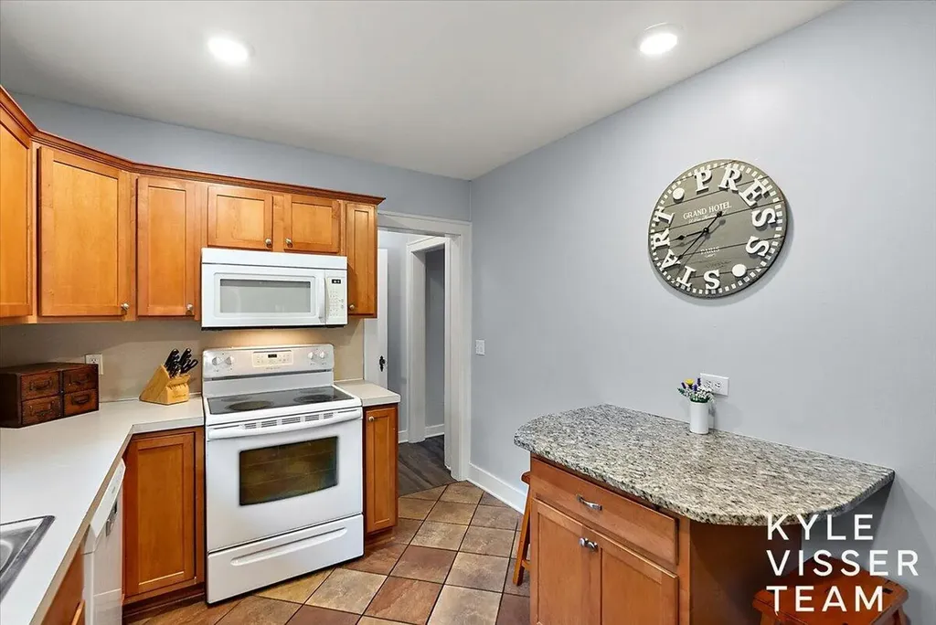 320 Gladstone Drive SE East Grand Rapids City MI 49506