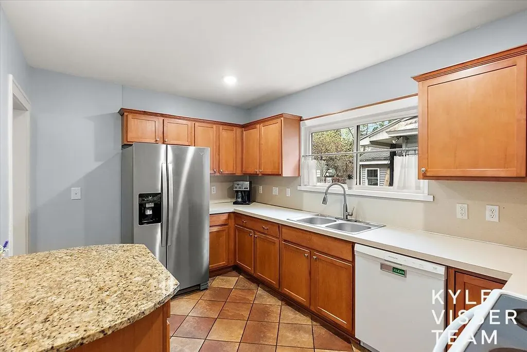 320 Gladstone Drive SE East Grand Rapids City MI 49506