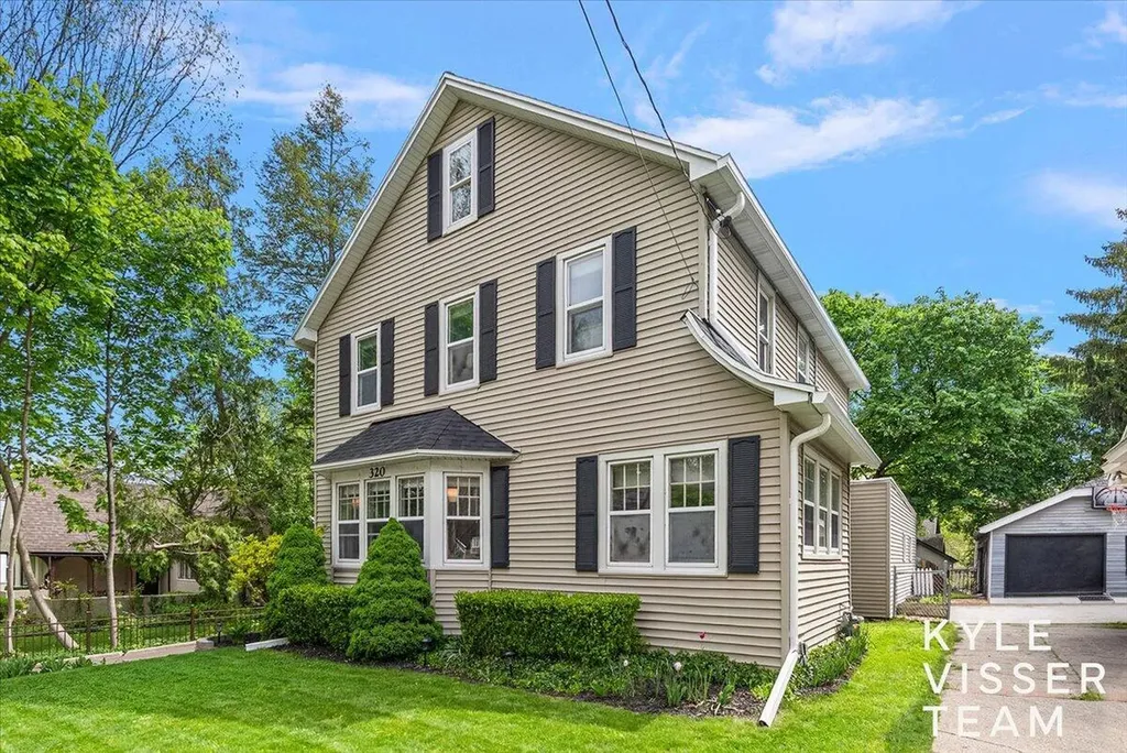 320 Gladstone Drive SE East Grand Rapids City MI 49506