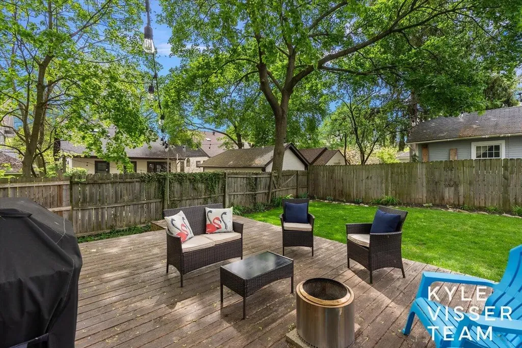 320 Gladstone Drive SE East Grand Rapids City MI 49506