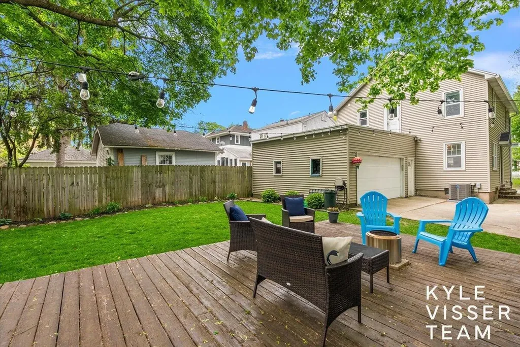 320 Gladstone Drive SE East Grand Rapids City MI 49506