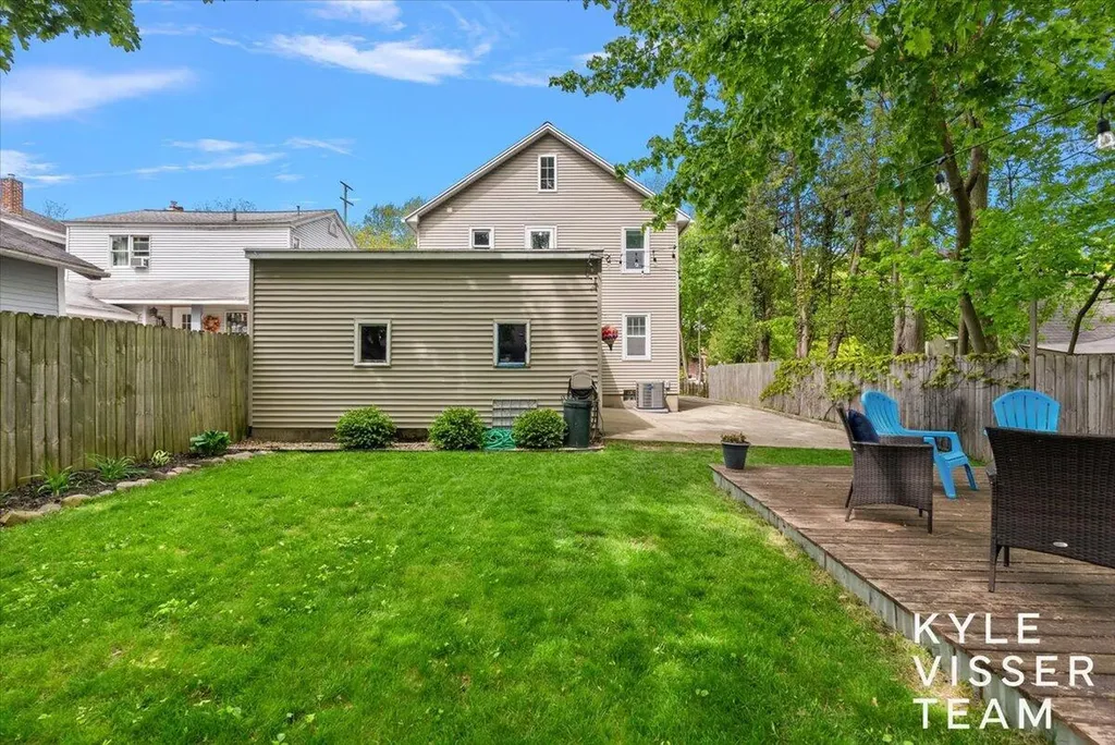 320 Gladstone Drive SE East Grand Rapids City MI 49506