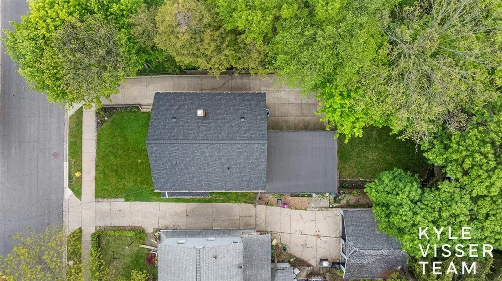 320 Gladstone Drive SE East Grand Rapids City MI 49506
