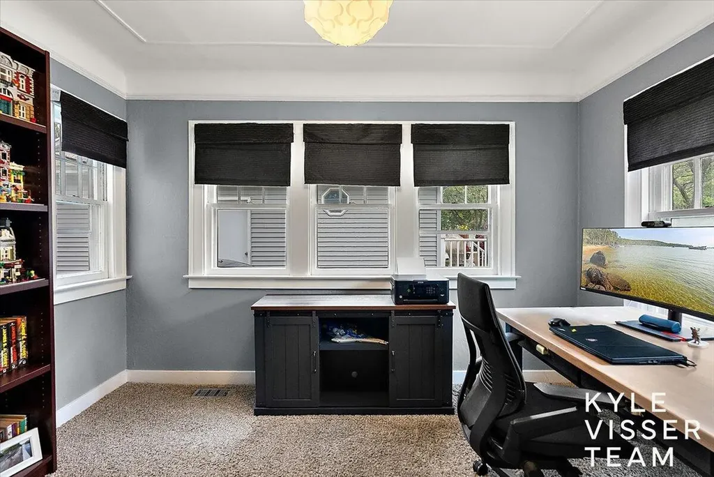 320 Gladstone Drive SE East Grand Rapids City MI 49506