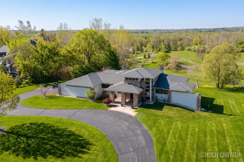 899 Skyevale NE Ada Township MI 49301