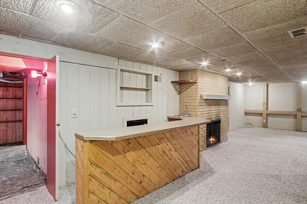 751 Larkspur Avenue NW Grand Rapids City MI 49504