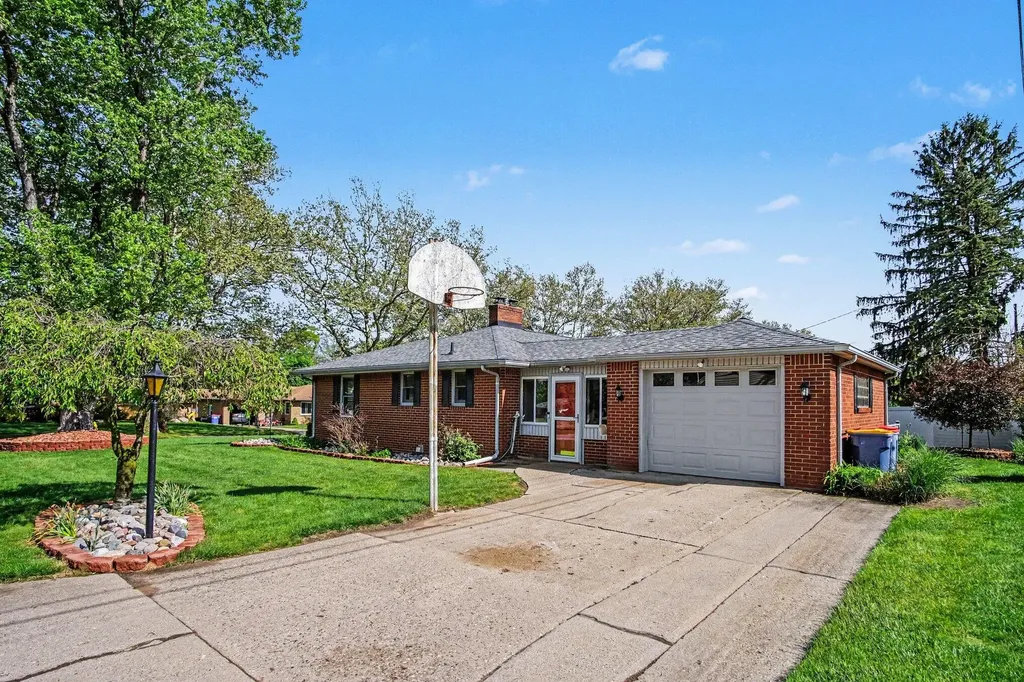 751 Larkspur Avenue NW Grand Rapids City MI 49504